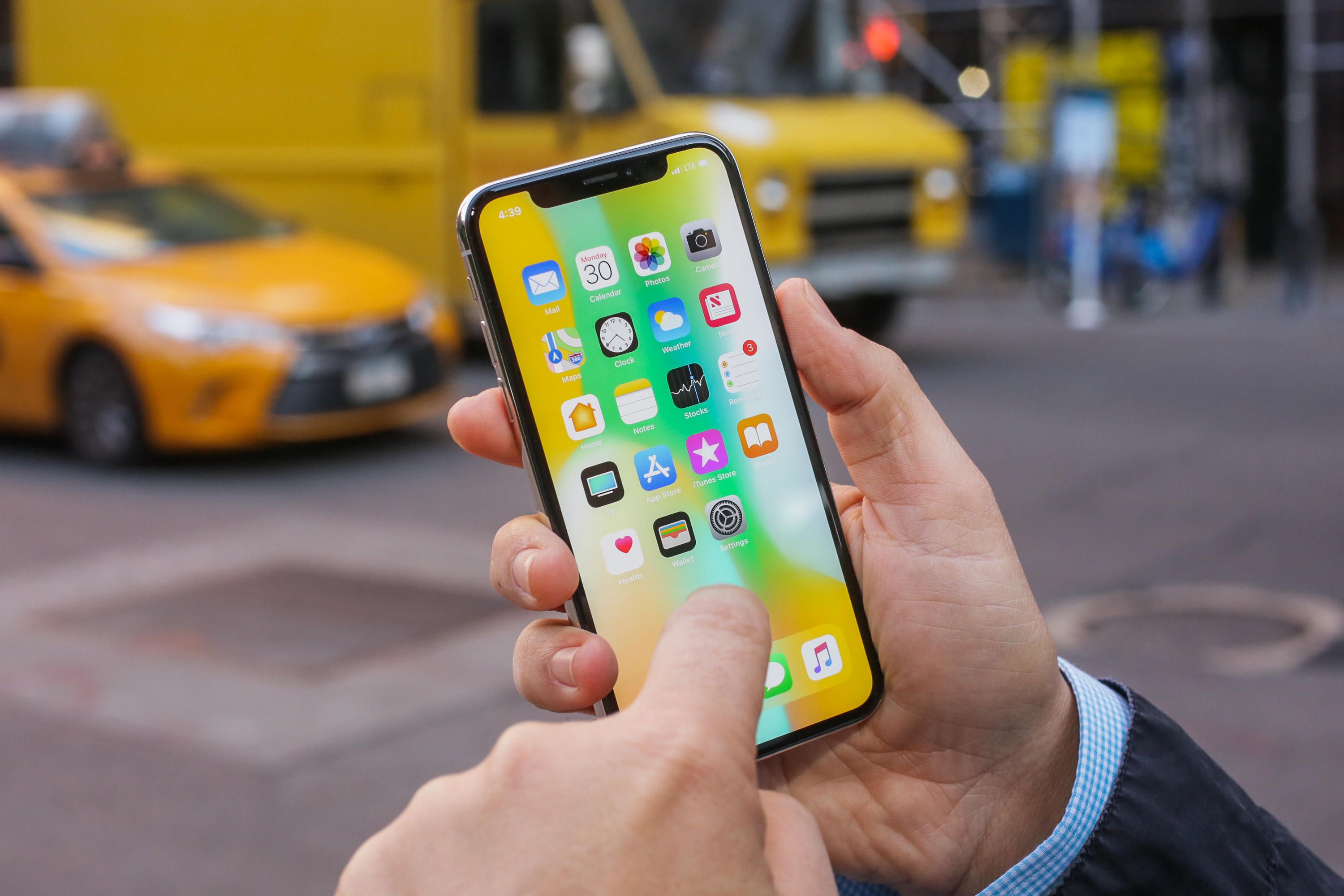iPhone X là smartphone bán chạy nhất thế giới 2018